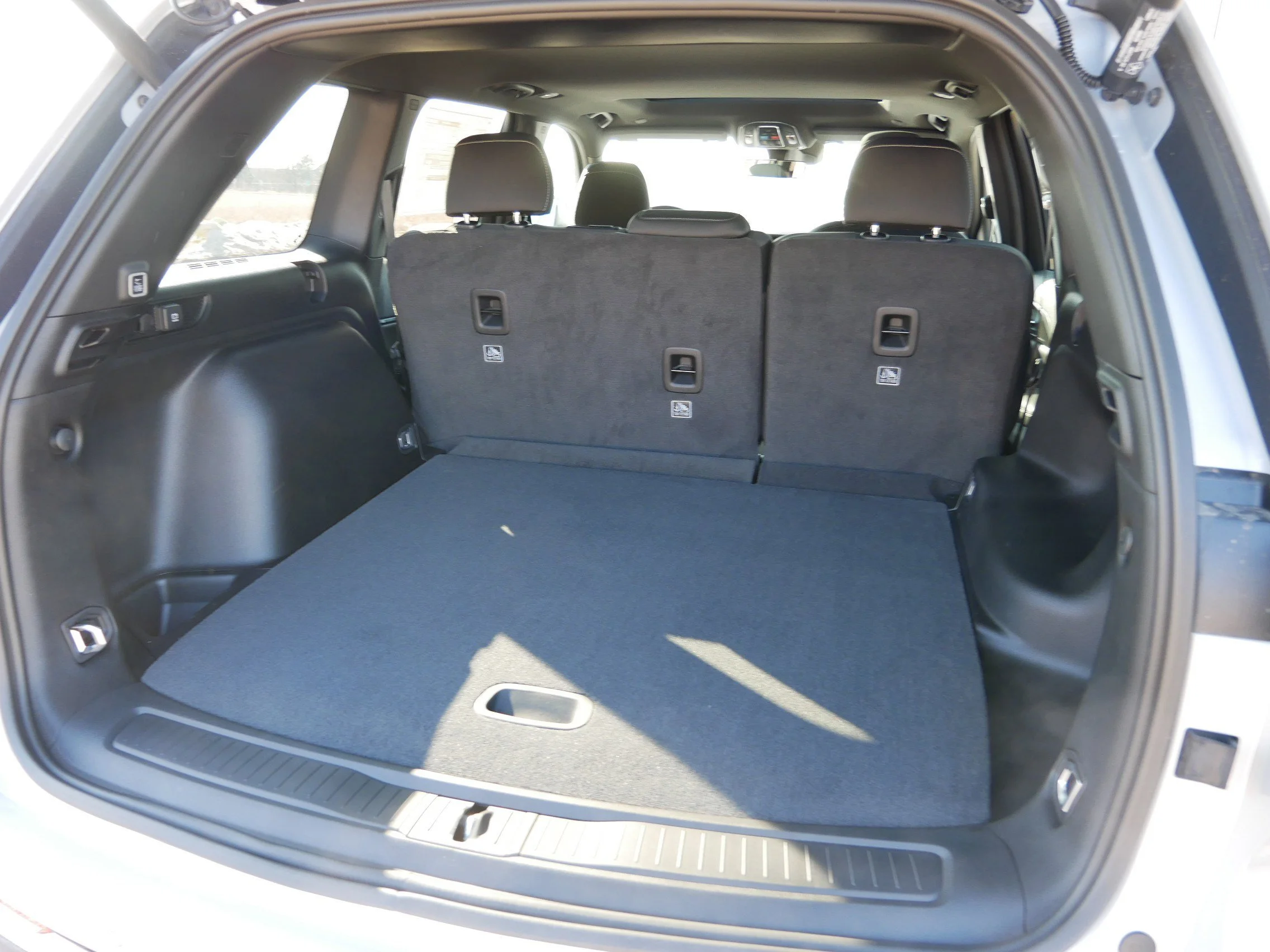 New 2026 Silver Zynith Exterior Paint Jeep Laredo X image 8