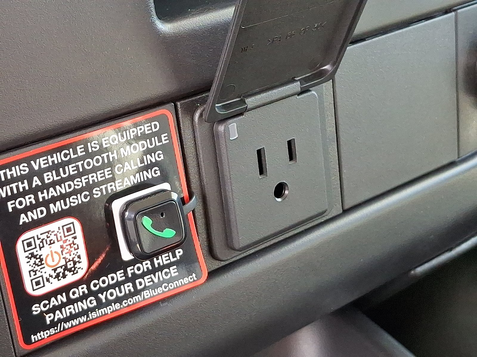 2025 GMC Savana Cargo Work Van - Photo 18