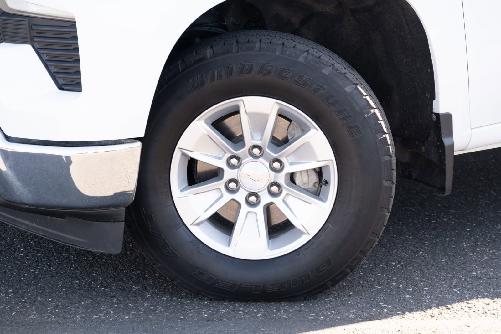 Used 2024 Summit White Chevrolet LT image 20