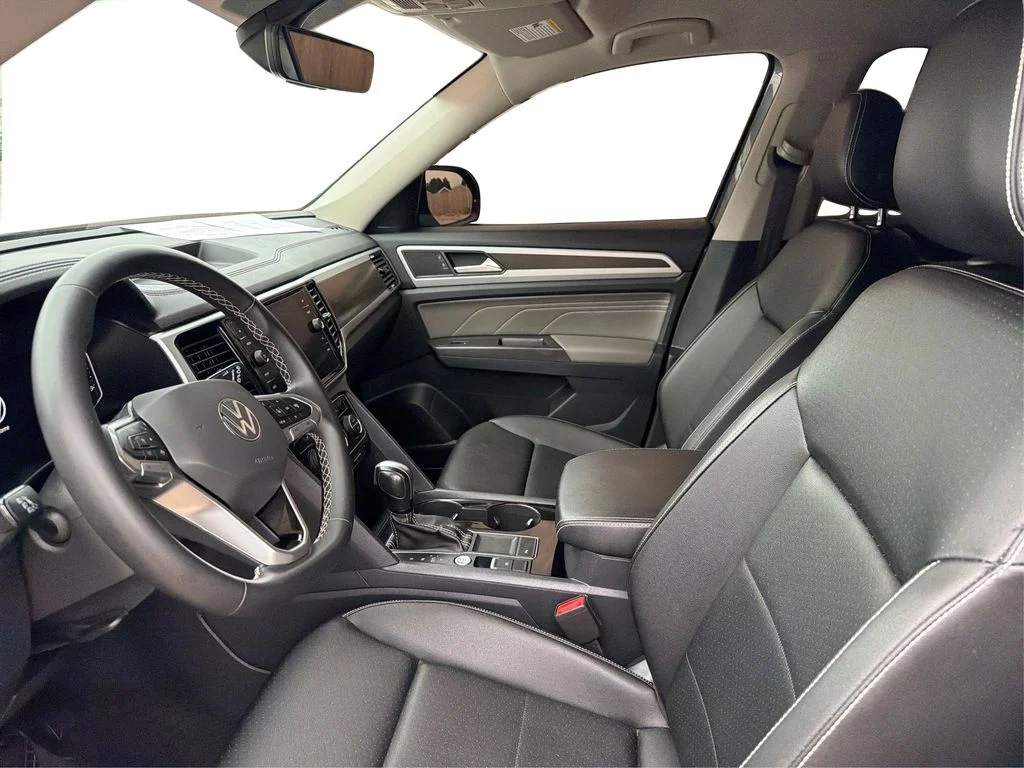 Used 2023 Platinum Gray Metallic Volkswagen 3.6L V6 SE w/Technology image 10