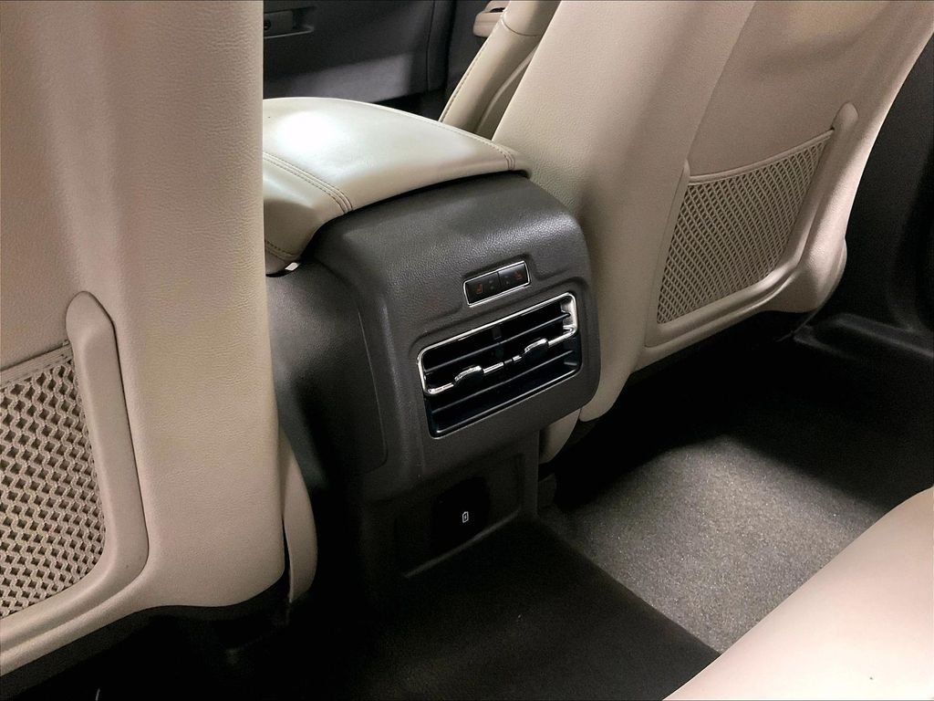 Used 2020 White Lincoln Standard image 28