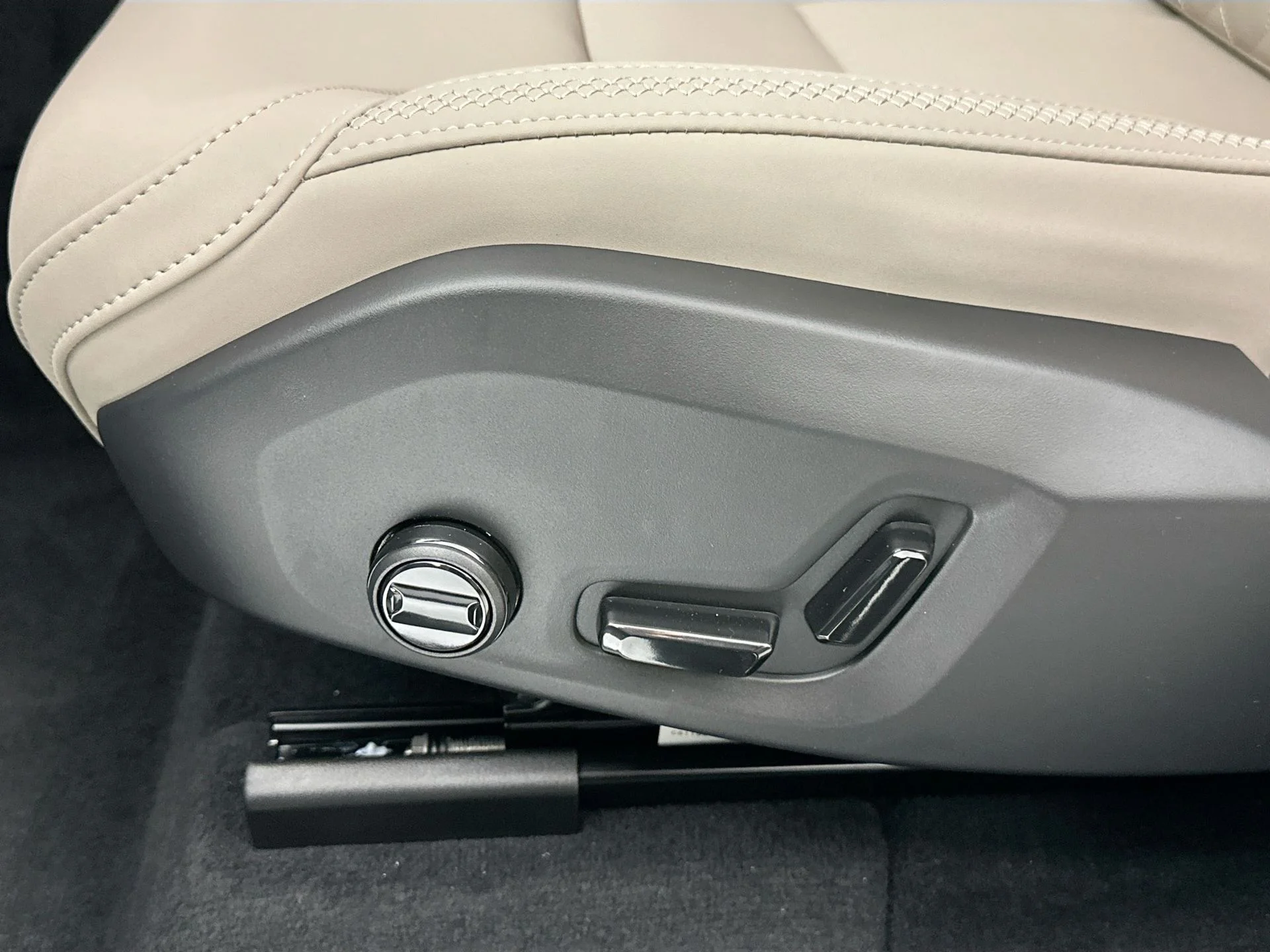 New 2026 Forest Lake Volvo Core image 18