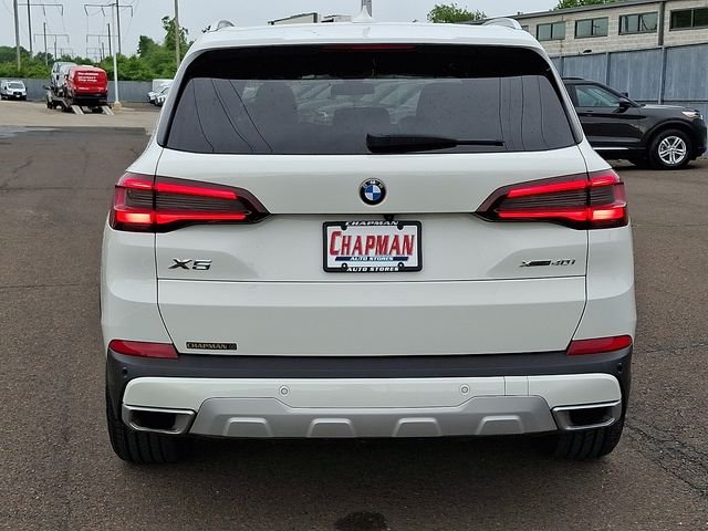 Certified Used 2023 Alpine White BMW xDrive40i image 5