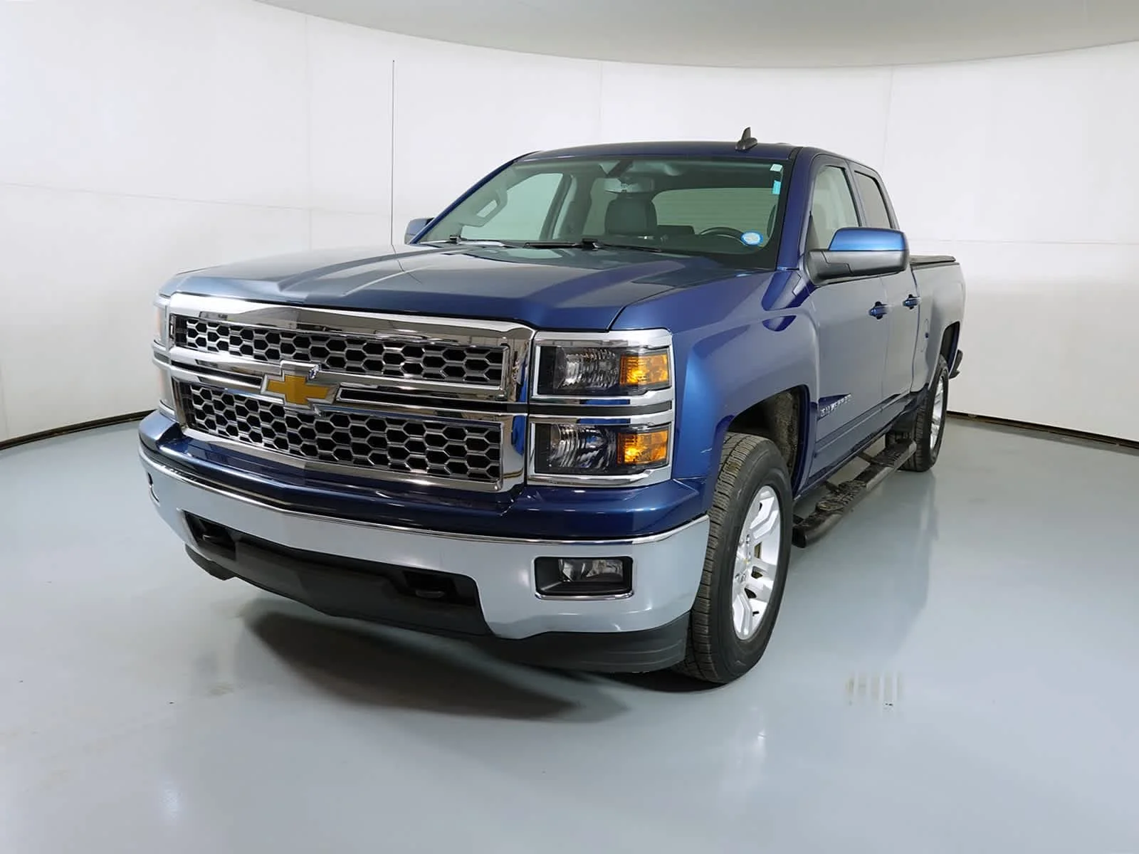 Used 2015 Deep Ocean Blue Metallic Chevrolet LT image 11