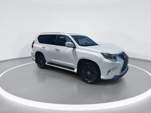 Used 2021  Lexus 460 Luxury image 2