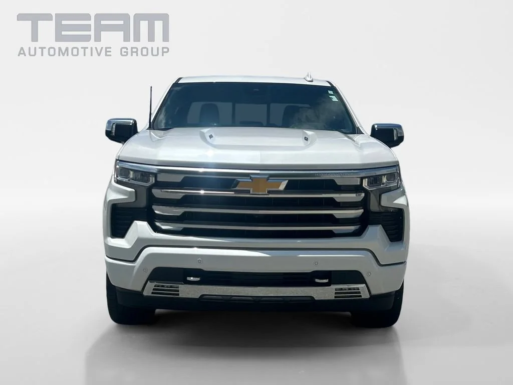 Used 2023 Iridescent Pearl Tricoat Chevrolet High Country image 2