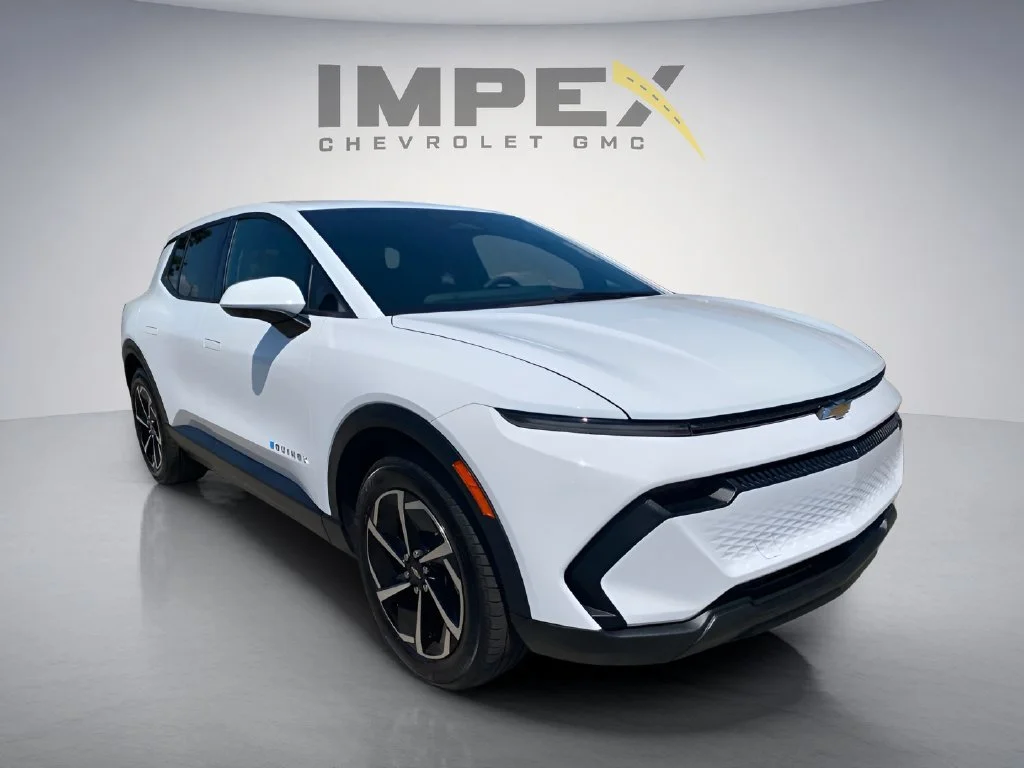 Used 2025 Summit White Chevrolet LT image 7