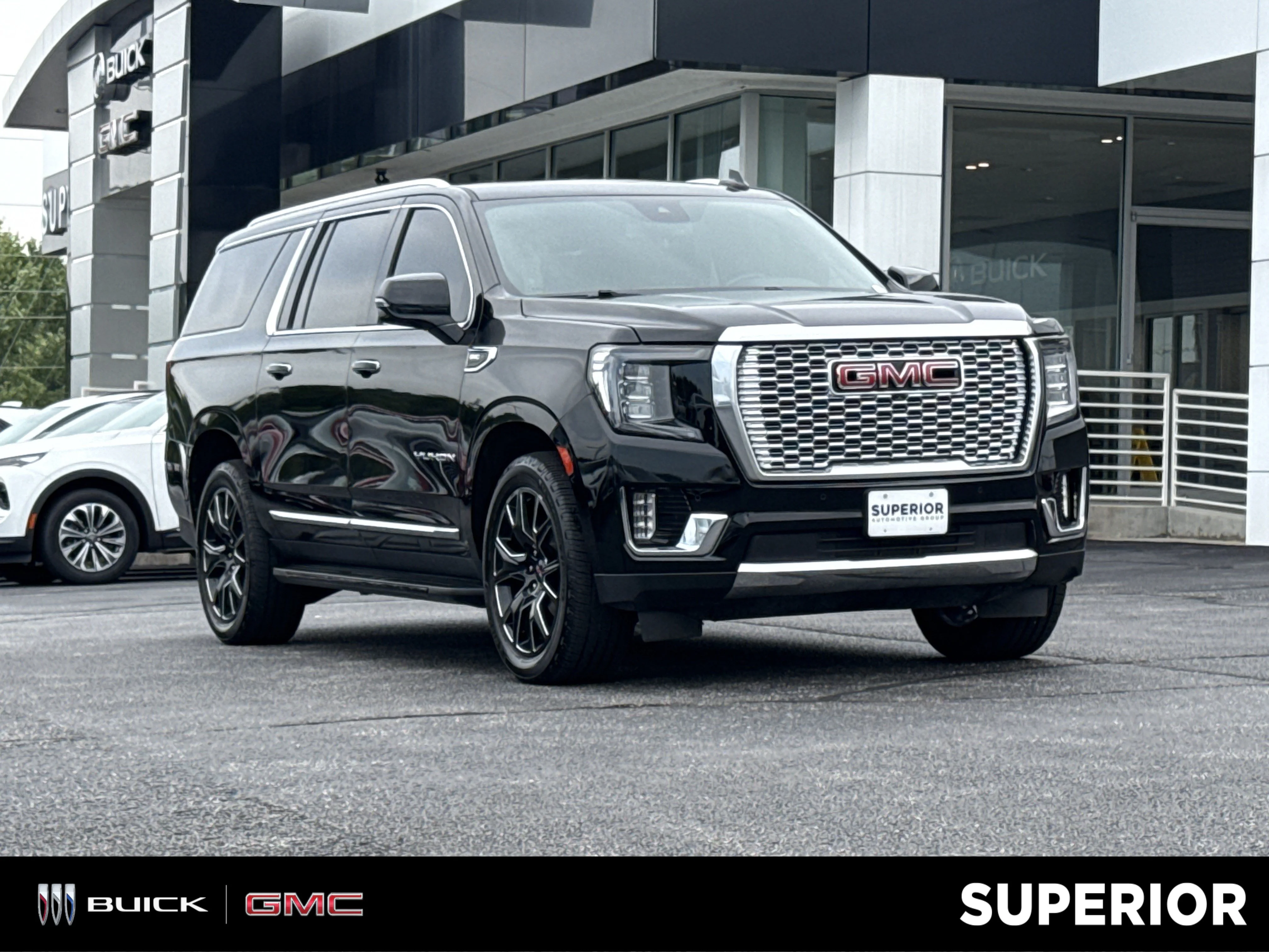 Used 2023 Onyx Black GMC SLT 4WD image 1