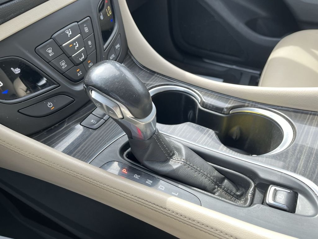 Used 2020 Brown Buick Essence image 20