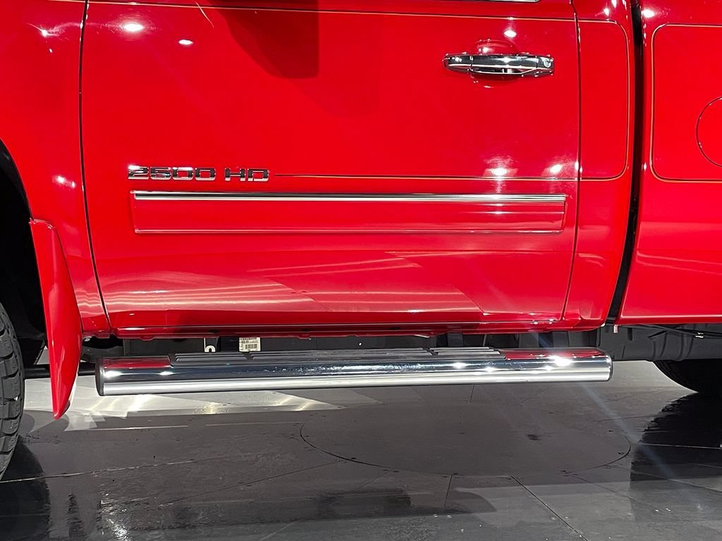 Used 2011 FIRE RED GMC SLE image 13