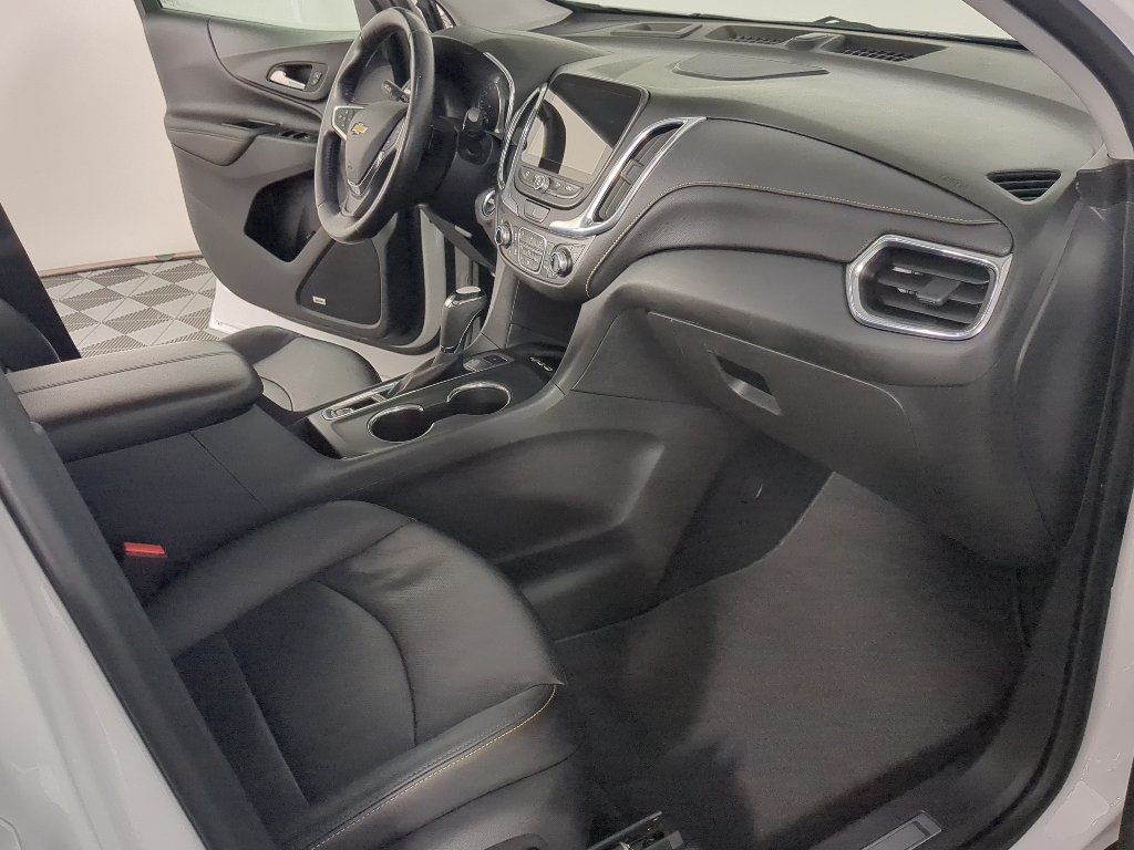 Used 2020 Iridescent Pearl Tricoat Chevrolet Premier image 21