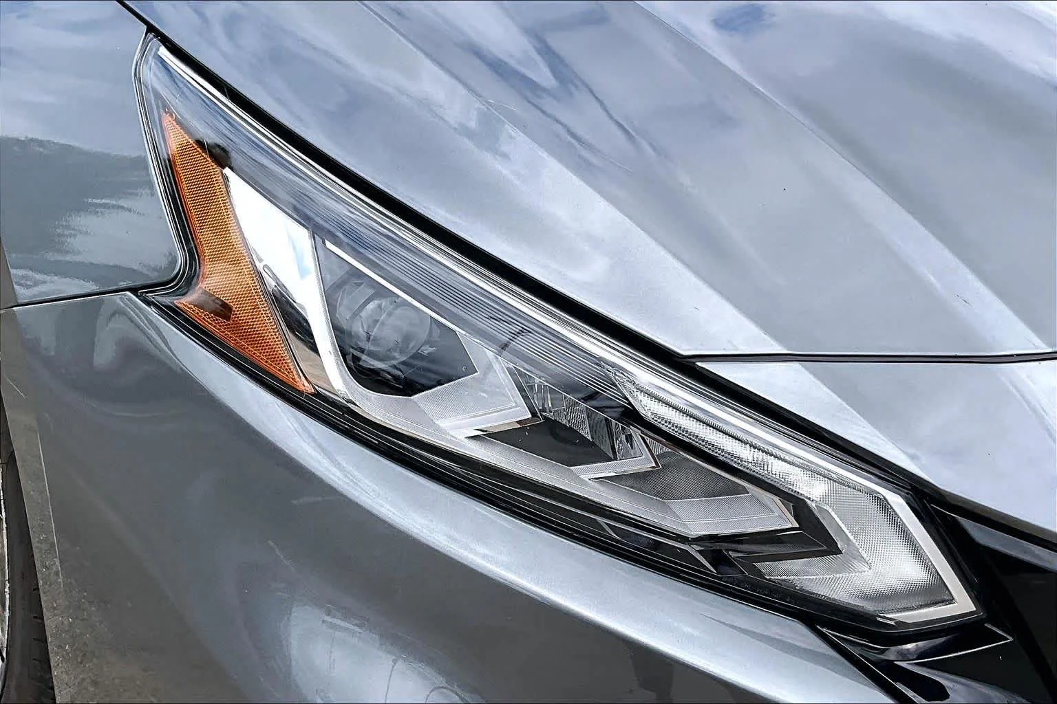 Used 2022 Gun Metallic Nissan 2.5 SR image 25