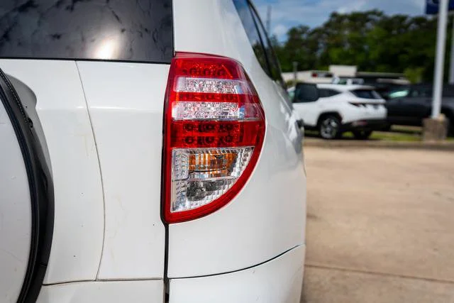 Used 2012 Super White Toyota Base image 18