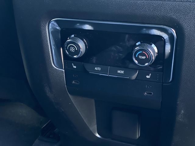 2026 Chevrolet Suburban Premier - Photo 38