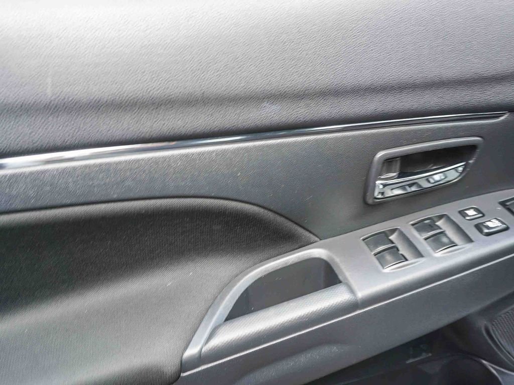 Used 2025 Silver Mitsubishi 2.0 ES image 18