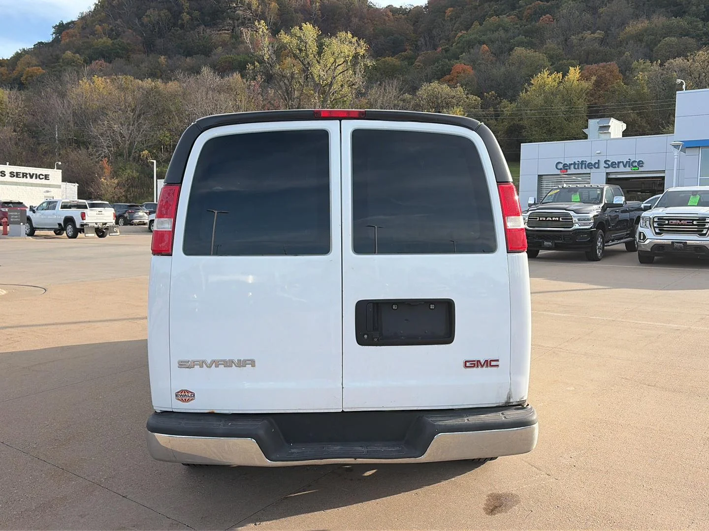 Used 2019 SUMMIT WHITE GMC VAN 2500 RWD 135" image 4