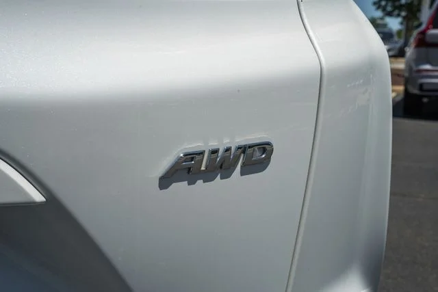 Used 2022 White Honda EX image 8