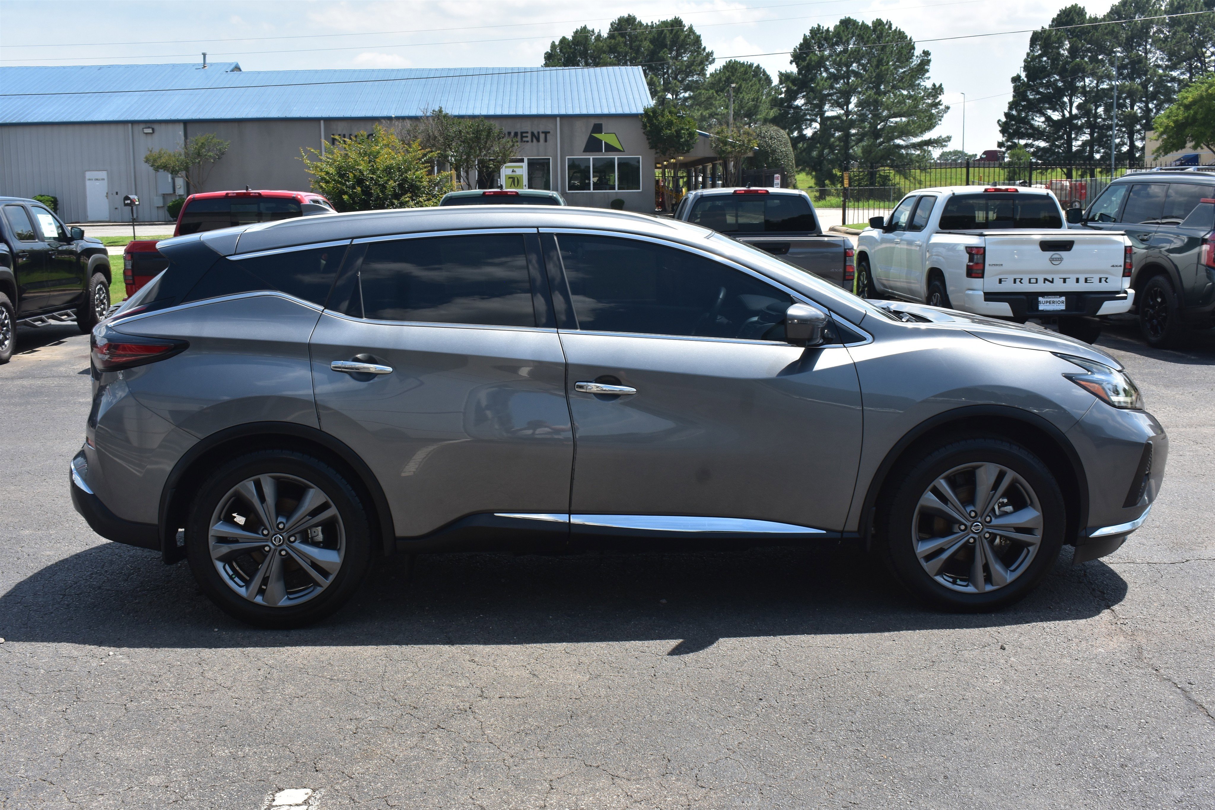 Used 2022 Gun Metallic Nissan Platinum image 4