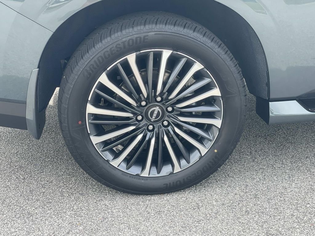 New 2026 Alpine Metallic / Super Black Two-tone Nissan Platinum Reserve image 7