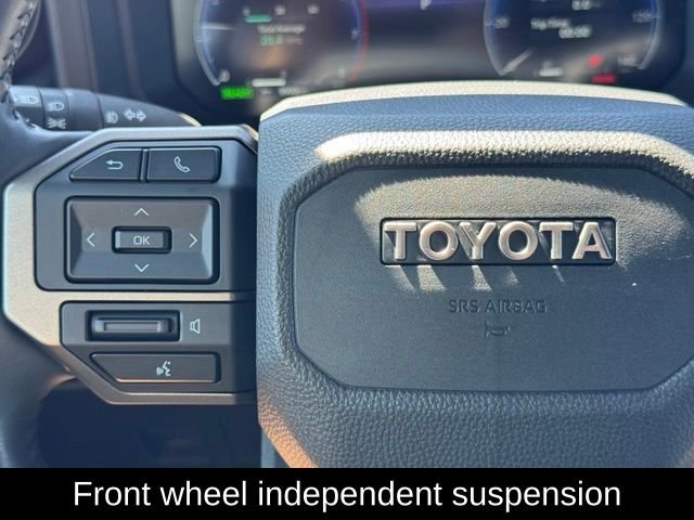 Used 2025 Wind Chill Pearl Toyota Base image 31