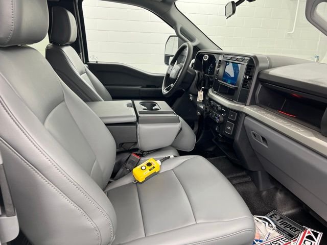 2024 Ford F-450 Super Duty Chassis Cab XL - Photo 23