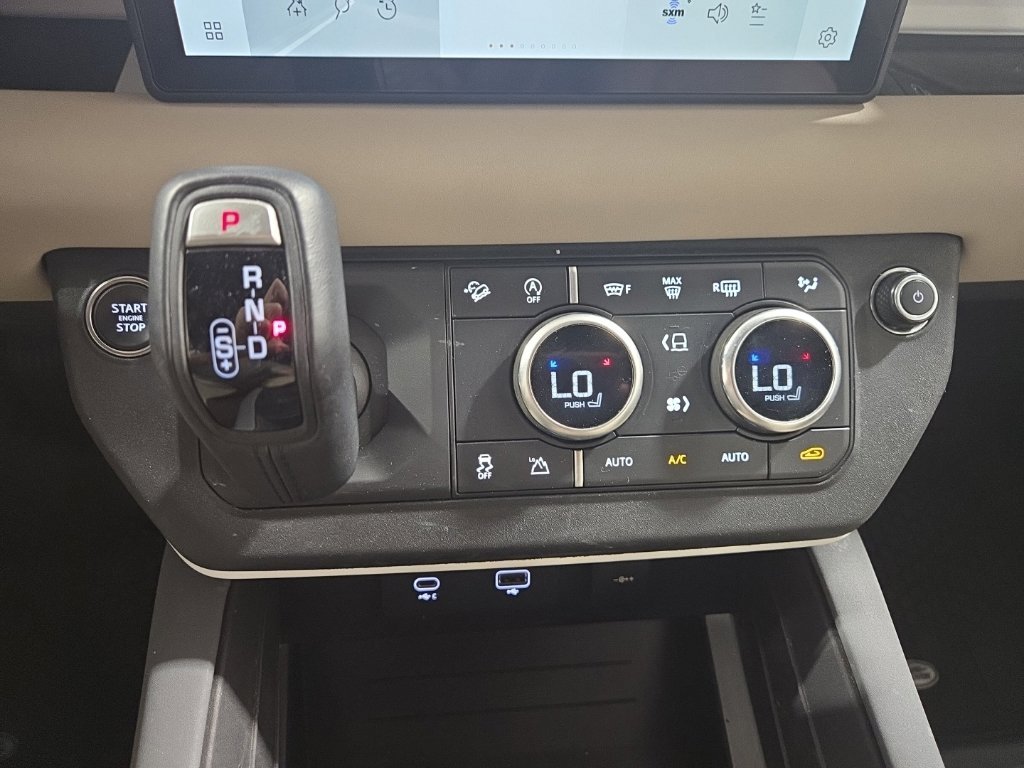 Used 2023  Land Rover S image 13