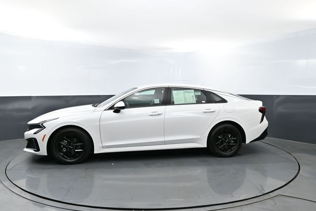 Certified Used 2025 Snow White Pearl Kia LXS image 25