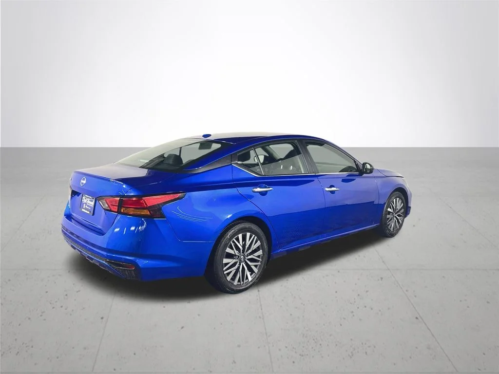 Used 2025 Blue Nissan 2.5 SV image 6