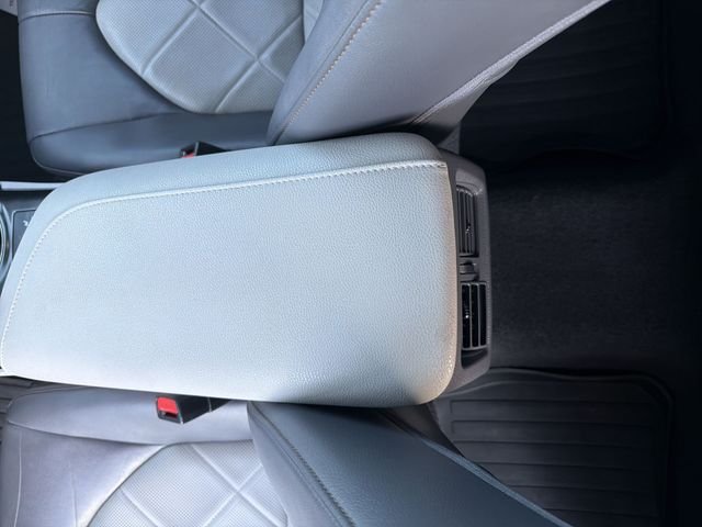 2019 Toyota Camry XLE - Photo 25