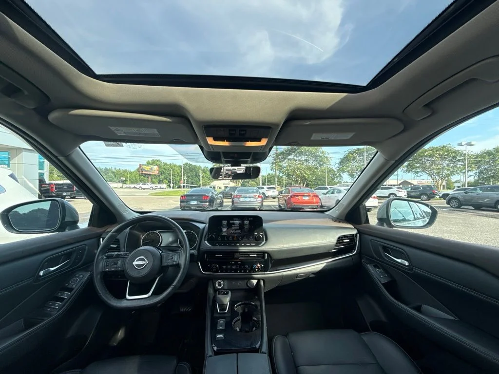 Used 2022 Gray Nissan SL image 10
