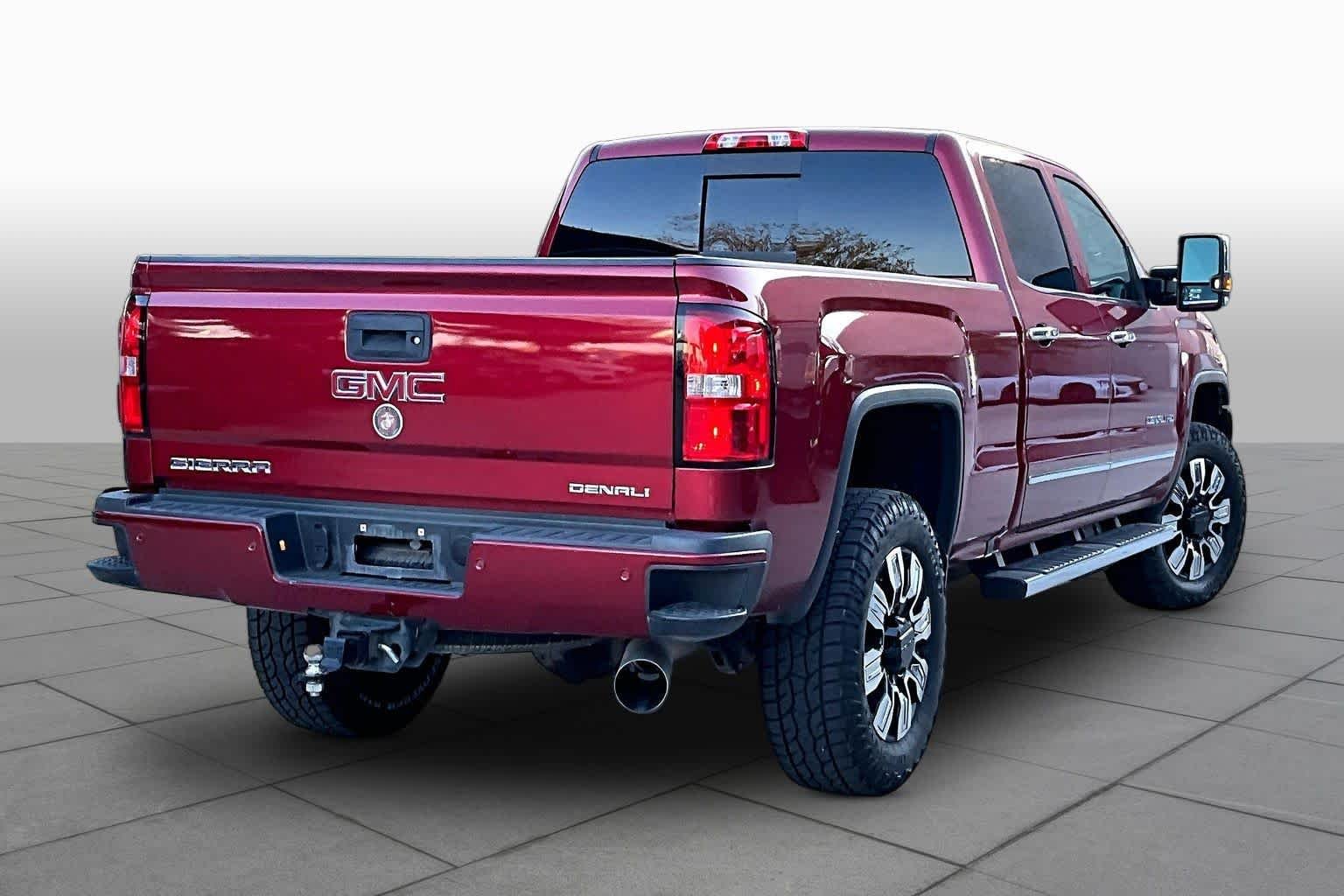 Used 2019 Red Quartz Tintcoat GMC Denali image 13