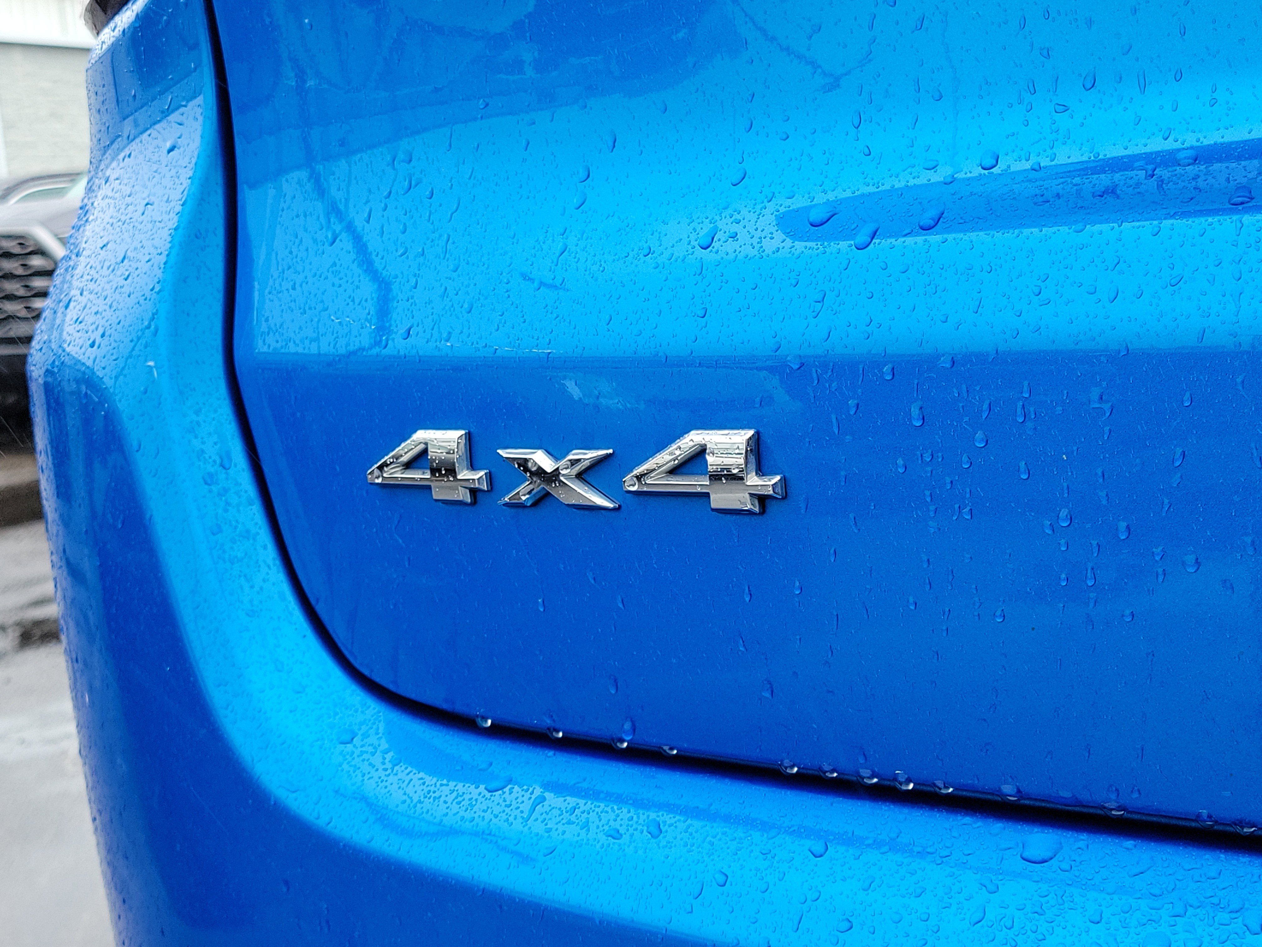 Used 2022 Laser Blue Pearlcoat Jeep Latitude Lux image 6