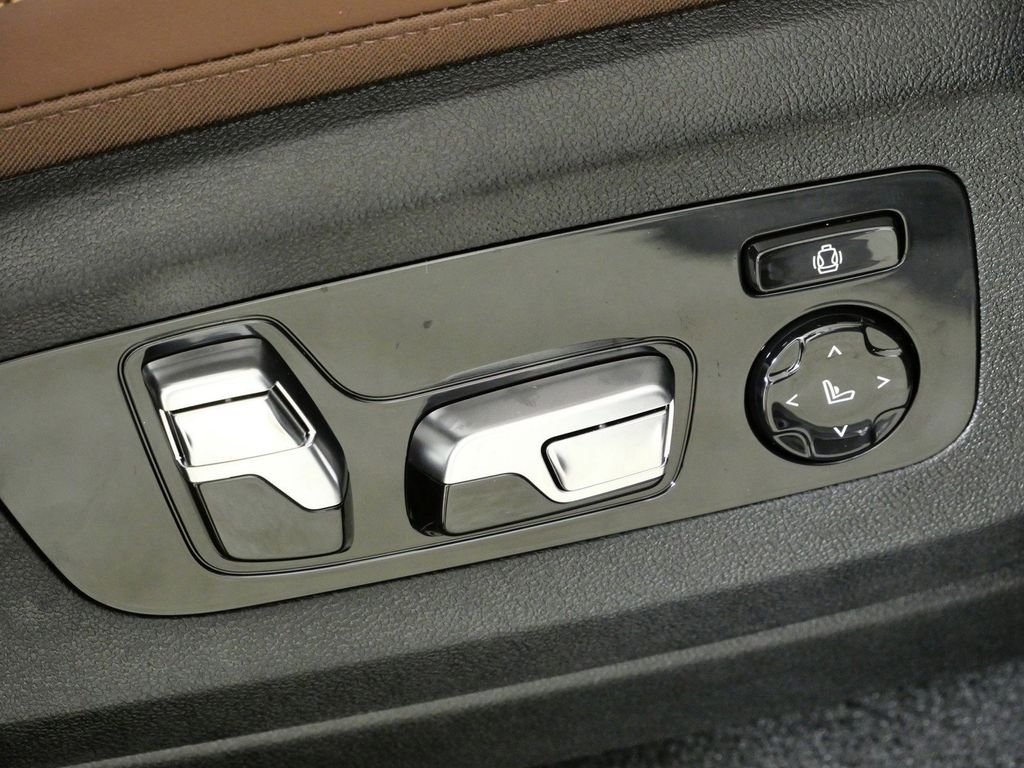 Used 2026 Skyscraper Grey Metallic BMW xDrive40i image 23