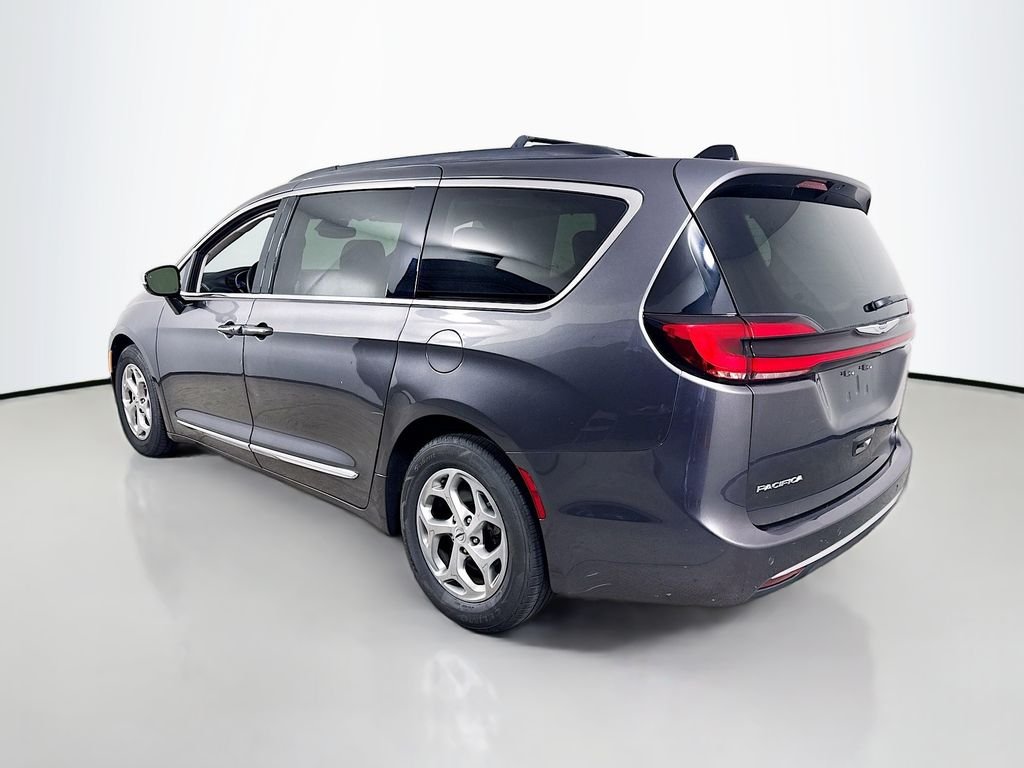 Used 2023 Granite Crystal Metallic Clearcoat Chrysler Limited image 12