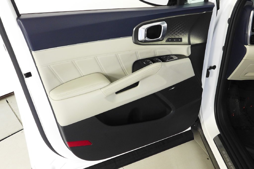 Used 2023 Snow White Pearl Kia SX Prestige image 11