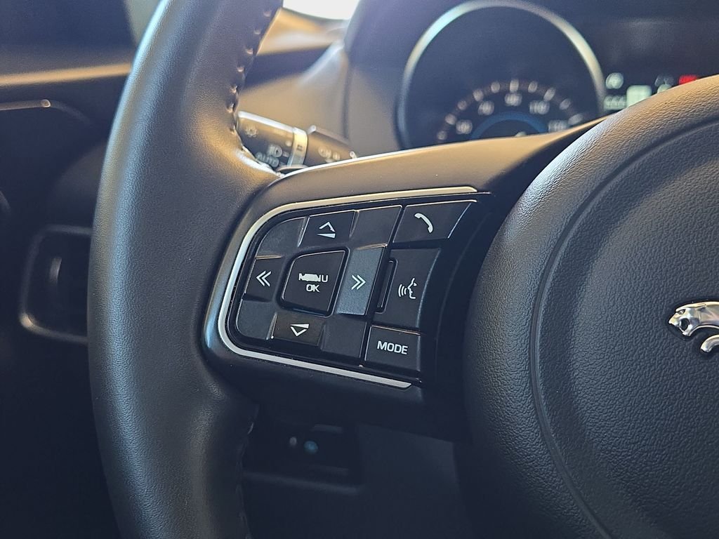 Used 2020  Jaguar 25t image 20