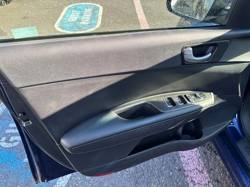 Used 2017 Horizon Blue Kia LX image 5