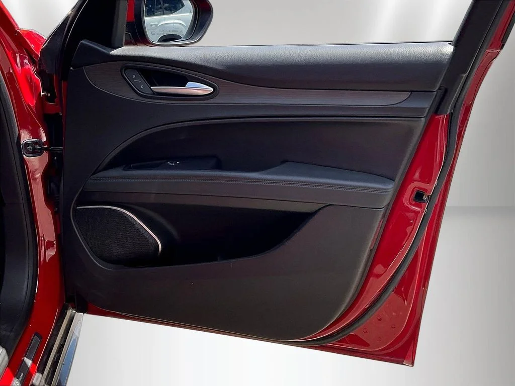 Used 2022 Alfa Rosso Alfa Romeo Ti image 28