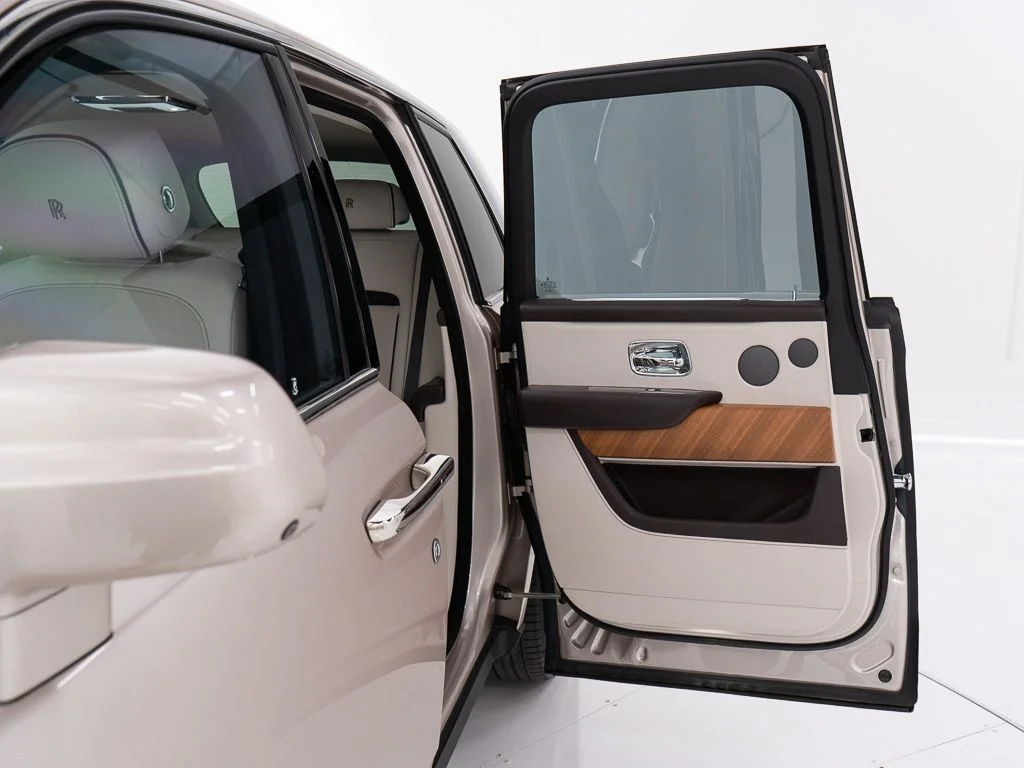 Certified Used 2019 White Sands Rolls-Royce  image 21