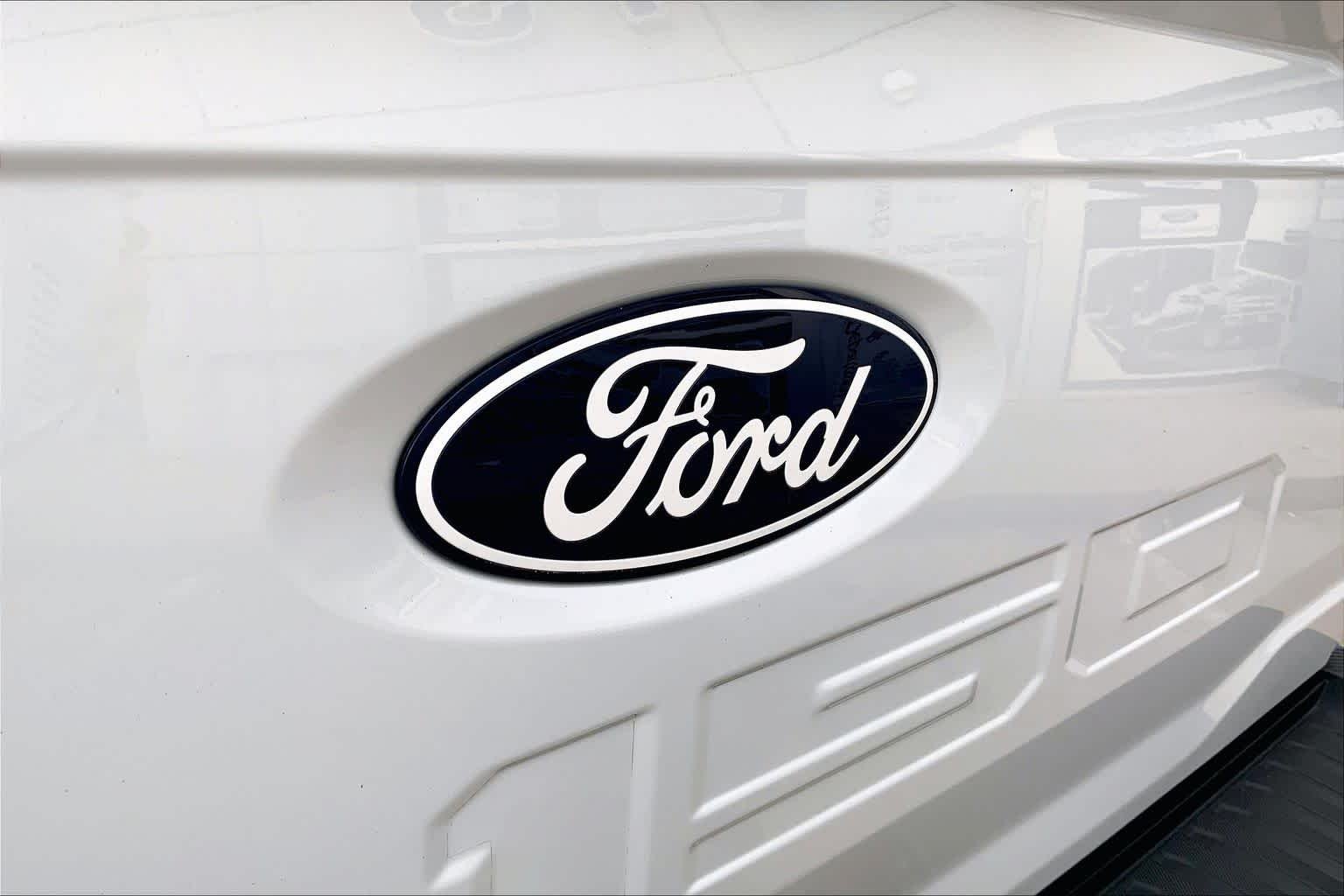 Certified Used 2024 Oxford White Clearcoat Ford STX image 10