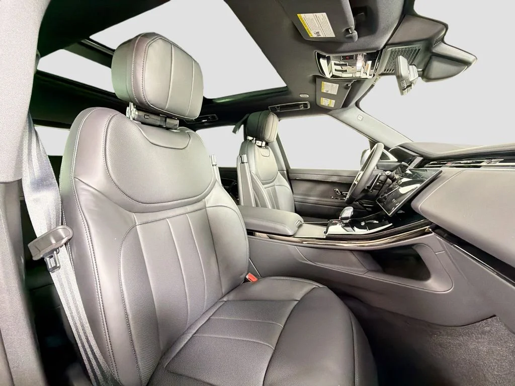 New 2026 Santorini Black Land Rover Dynamic SE image 30