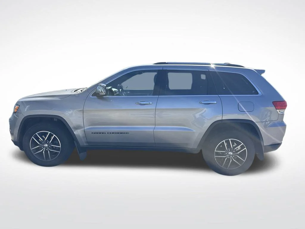 Used 2018 Silver Jeep Limited image 6