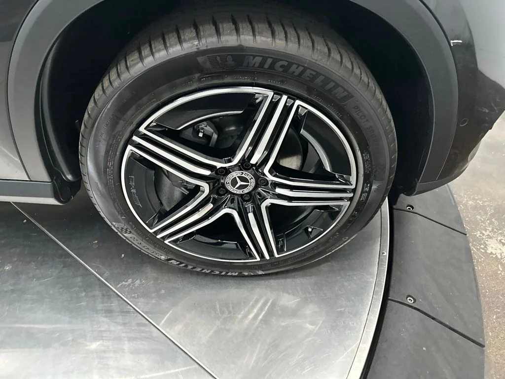 New 2027 Gray Mercedes-Benz GLC 300 image 9