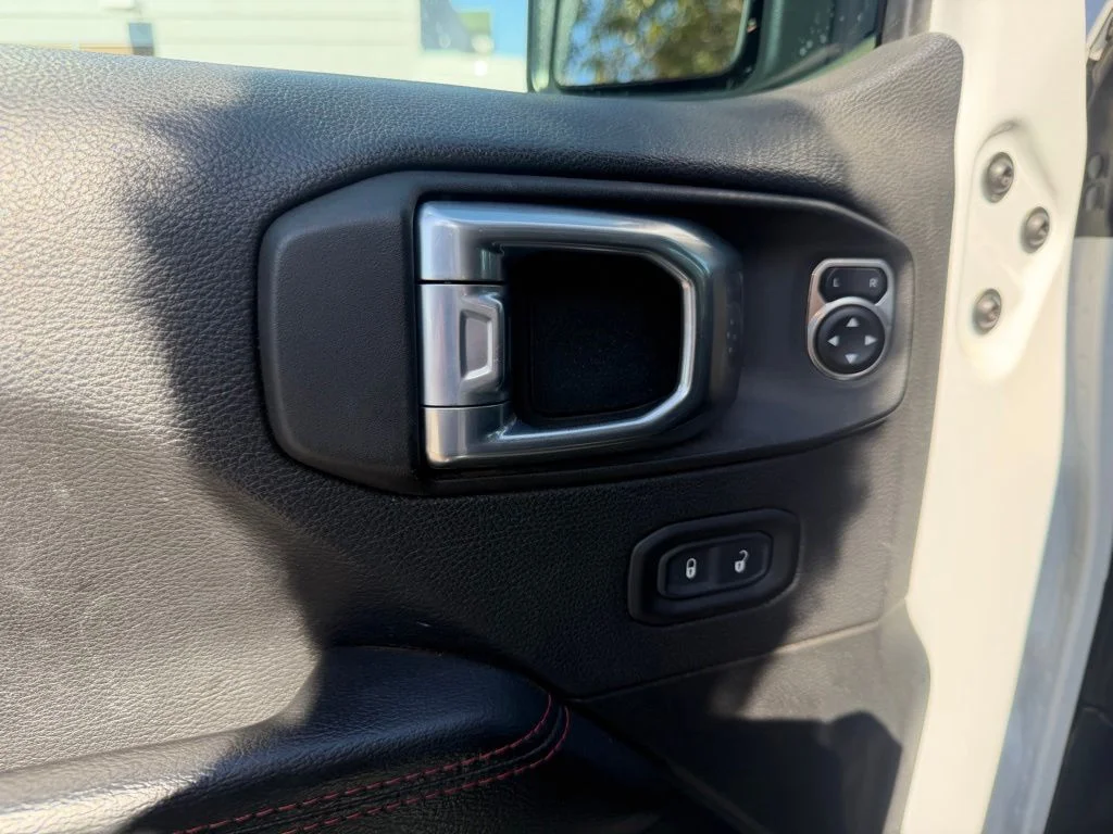 Used 2021 White Jeep Unlimited Rubicon image 19