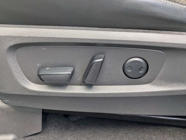 Used 2022 Silver Nissan SL image 21