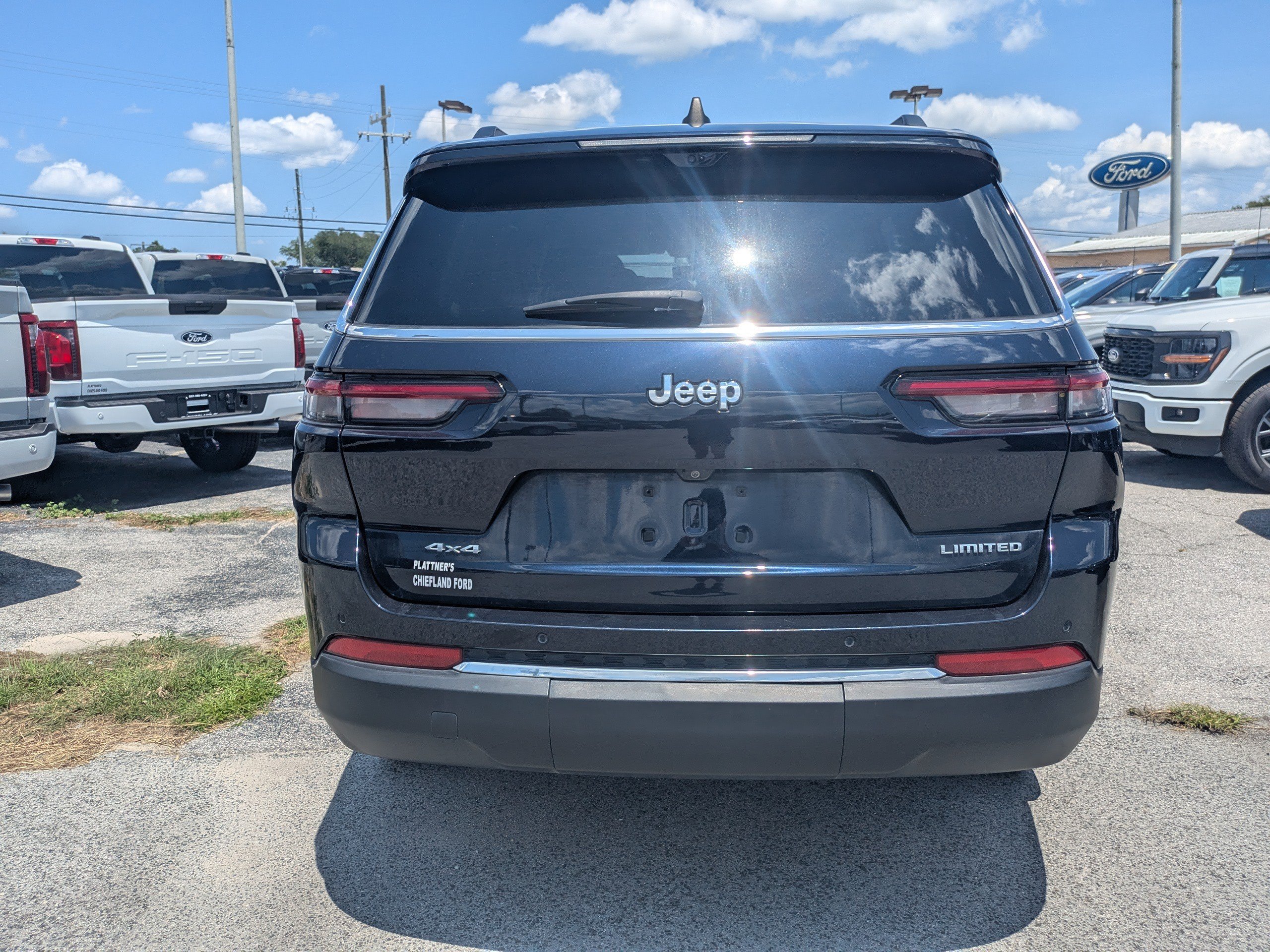 Used 2023 Midnight Sky Jeep Limited image 5