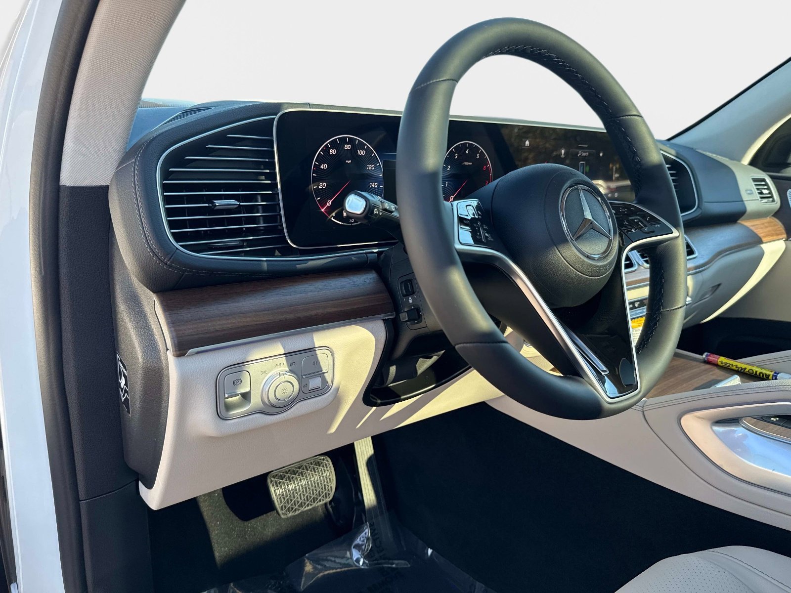 New 2026 Polar White Mercedes-Benz 450 4MATIC® SUV image 21
