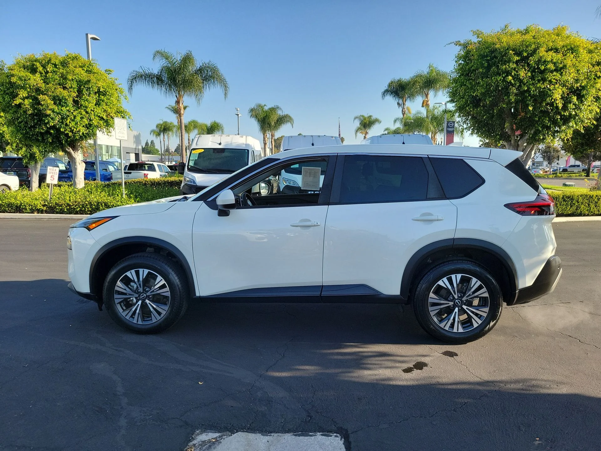 Used 2023 White Nissan SV image 27