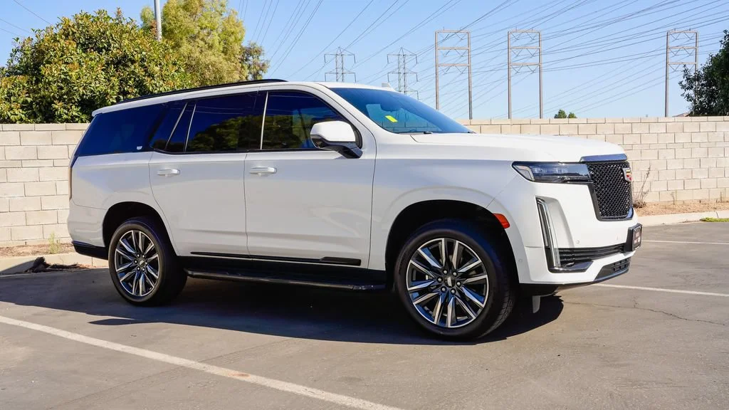 Used 2021 CRYSTAL WHITE TRICOAT Cadillac Sport Platinum image 6