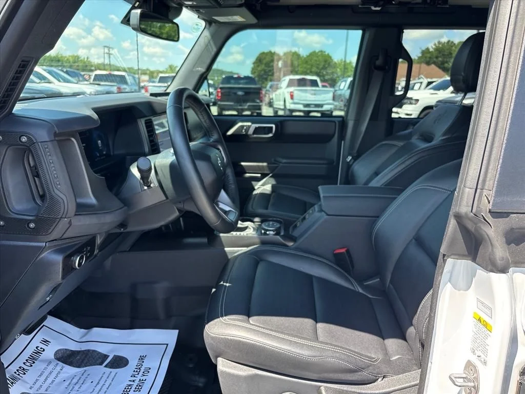 Used 2025 White Ford Badlands image 22